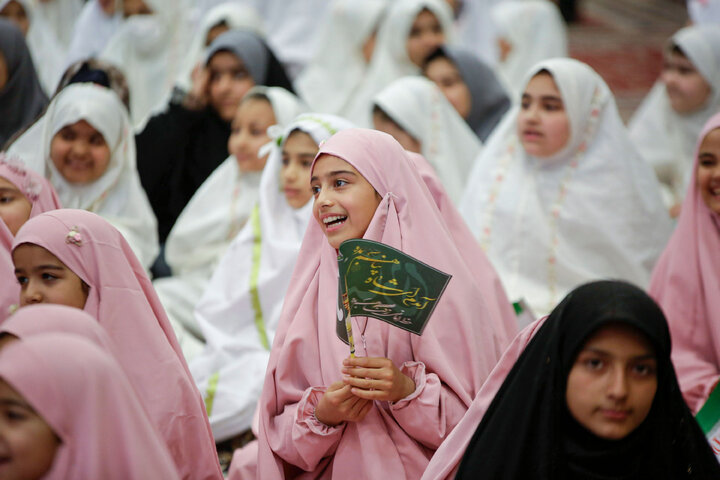 گزارش تصویری | ضیافت افطاری 2000 دانش‌آموزان دختر مشهدی