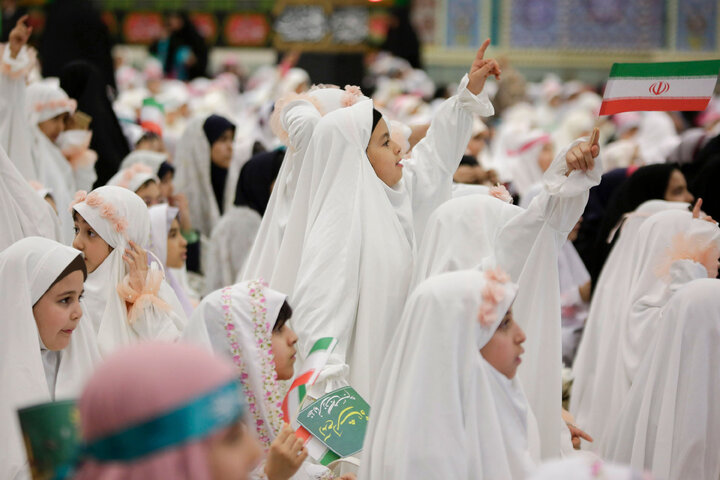 گزارش تصویری | ضیافت افطاری 2000 دانش‌آموزان دختر مشهدی