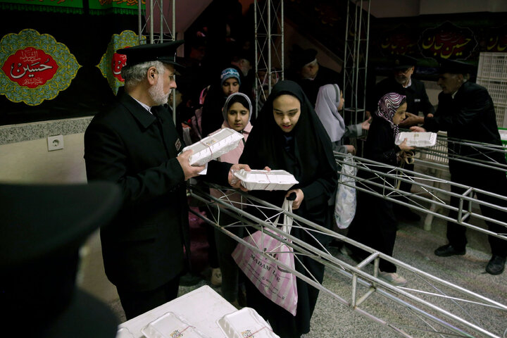 گزارش تصویری | ضیافت افطاری 2000 دانش‌آموزان دختر مشهدی