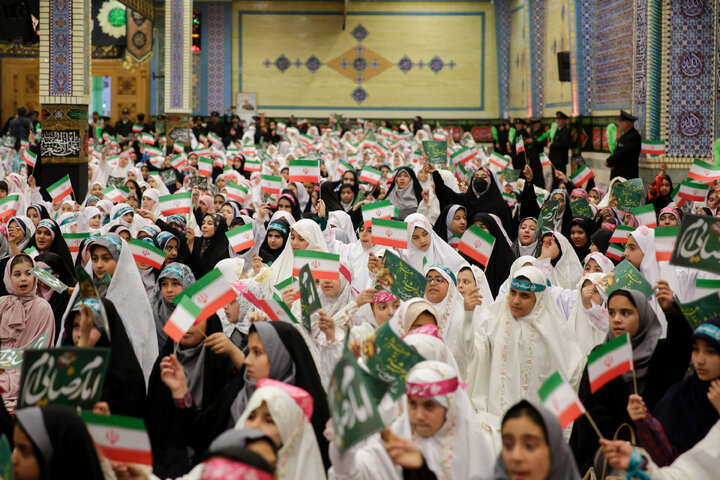 گزارش تصویری | ضیافت افطاری 2000 دانش‌آموزان دختر مشهدی