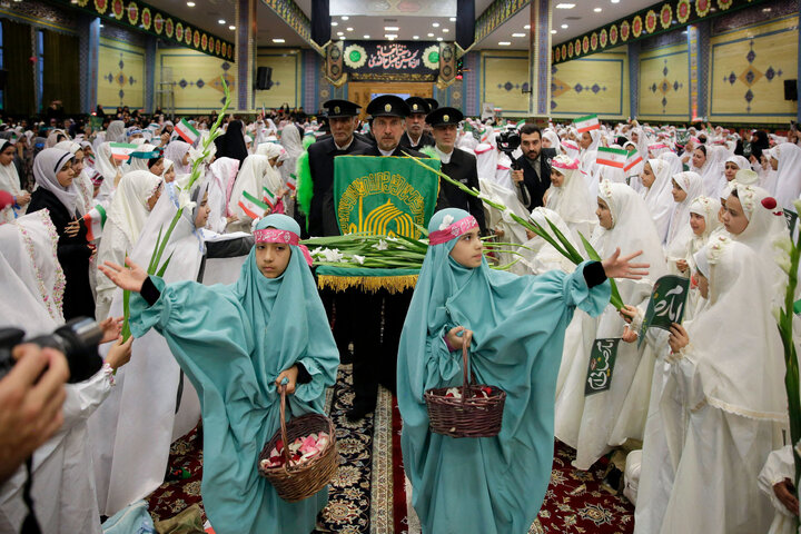 گزارش تصویری | ضیافت افطاری 2000 دانش‌آموزان دختر مشهدی