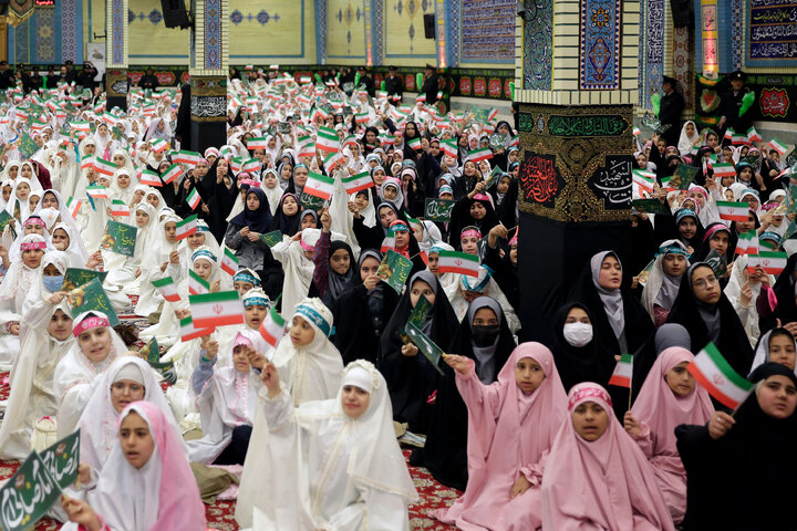 گزارش تصویری | ضیافت افطاری 2000 دانش‌آموزان دختر مشهدی