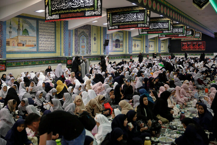 گزارش تصویری | ضیافت افطاری 2000 دانش‌آموزان دختر مشهدی