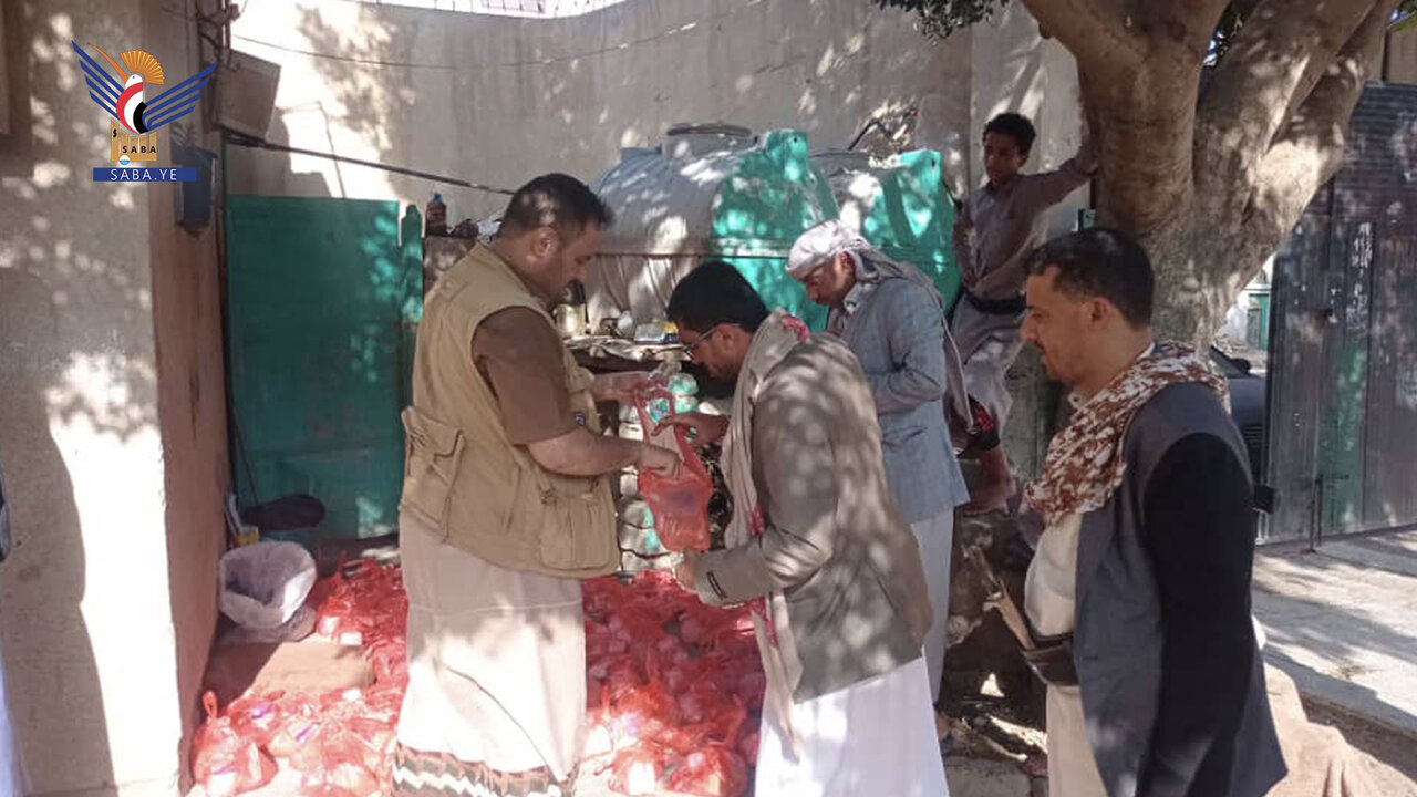 توزيع ستة آلاف و579 وجبة إفطار يومياً للأسر الفقيرة والمحتاجة في العاصمة اليمنية