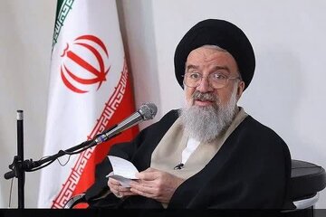 آیت‌الله خاتمی: حوزه‌ علمیه چشم امید انقلاب است