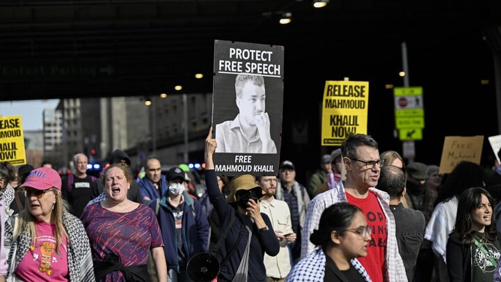 گزارش تصویری | تظاهرات در واشنگتن و نیویورک برای آزادی «محمود خلیل» فعال فلسطینی