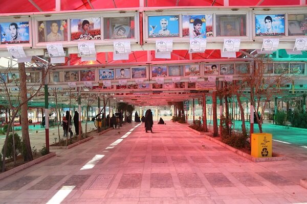 ویدیو | ترمیم و رنگ‌آمیزی مزار شهدای گلزار شهدای قم در ماه رمضان