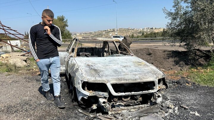 گزارش تصویری | آتش زدن خودروهای فلسطینی از سوی شهرک‌نشینان صهیونیست در کرانه باختری