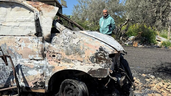 گزارش تصویری | آتش زدن خودروهای فلسطینی از سوی شهرک‌نشینان صهیونیست در کرانه باختری