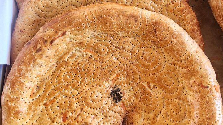 عکس خبری | نان «پاتیر» از اقلام ضروری سفرۀ مردم ازبکستان در ماه رمضان