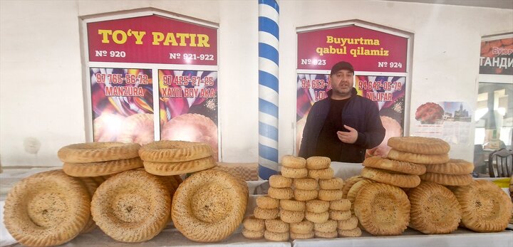 عکس خبری | نان «پاتیر» از اقلام ضروری سفرۀ مردم ازبکستان در ماه رمضان