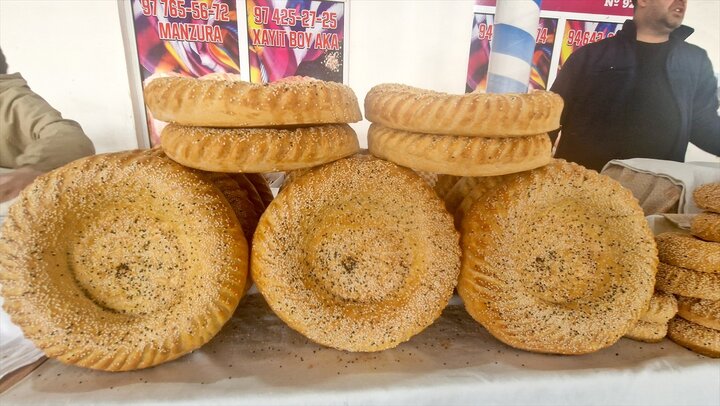 عکس خبری | نان «پاتیر» از اقلام ضروری سفرۀ مردم ازبکستان در ماه رمضان