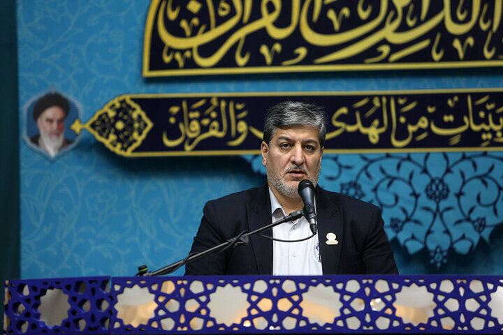 ဟဇရသ် မအ်စူမဟ် ကွမ်း (စ.အ)  ရောင်ဇာတော် တွင် အွန်မိုလ်မိုအ်မေနီးန် ဟဇရသ် ခဒီဂျဟ် (စ.အ) ၏ ဝဖါးသ်အတွက် ပြုလုပ်နေသည့် အဇါ မြင်ကွင်း  ။ ။ Photos