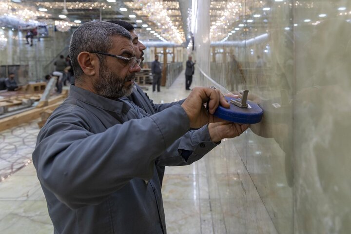 تنصيب شباكي سردابي الإمامين الحسين والجواد (عليهما السلام)