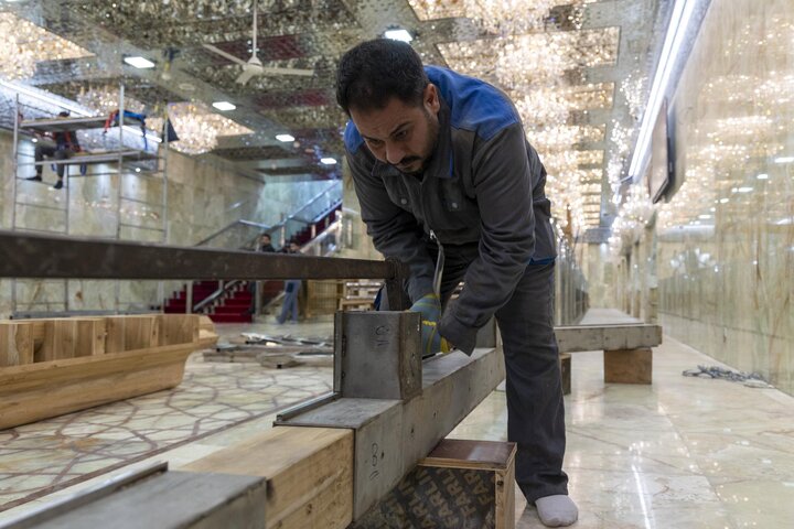 تنصيب شباكي سردابي الإمامين الحسين والجواد (عليهما السلام)