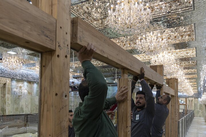 تنصيب شباكي سردابي الإمامين الحسين والجواد (عليهما السلام)