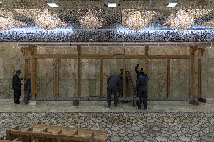 تنصيب شباكي سردابي الإمامين الحسين والجواد (عليهما السلام)