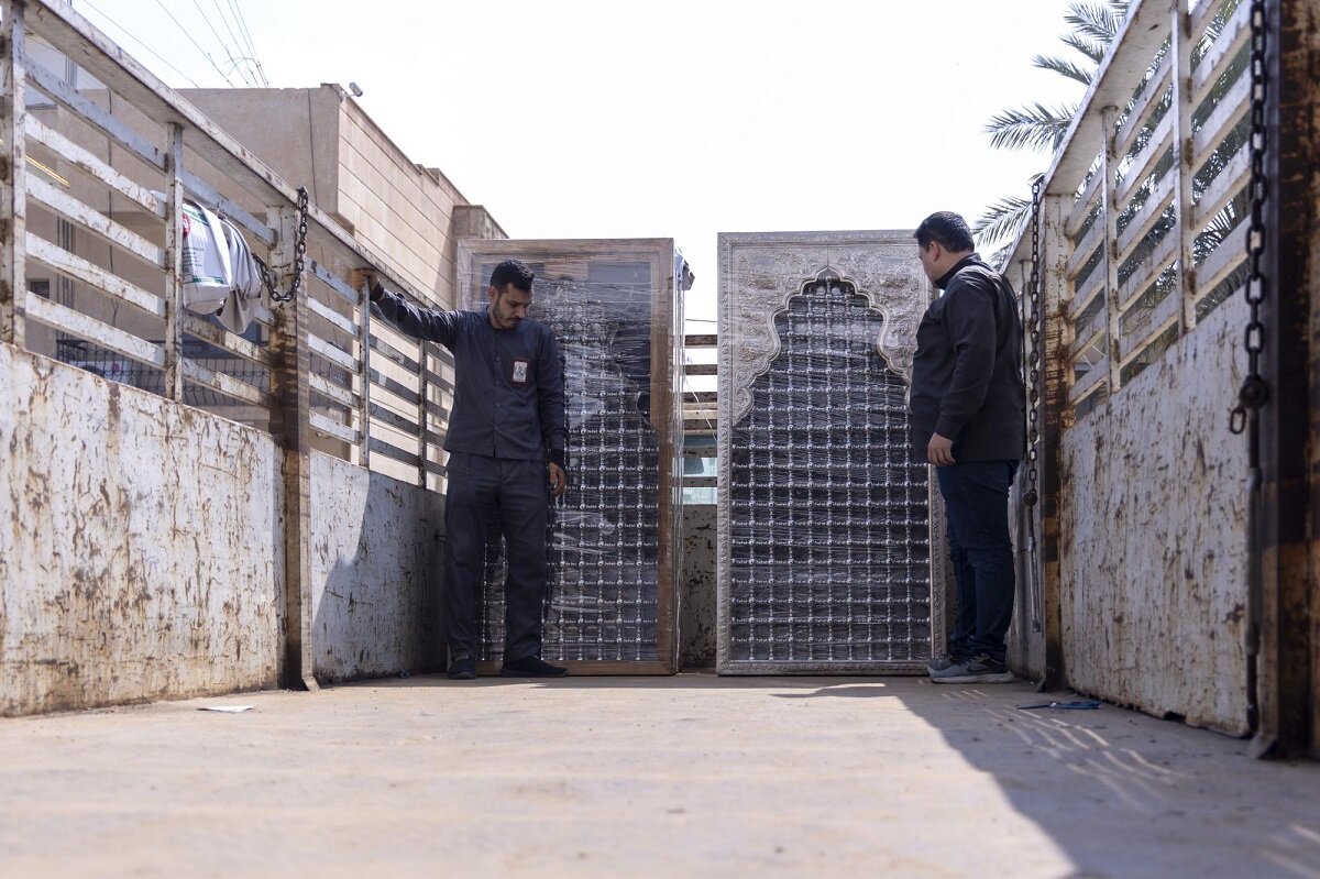 آمادهسازی ضریح دو سرداب امام حسین و امام جواد (علیهما السلام) برای نصب در صحن مطهر عباسی + عکس