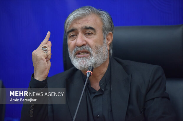 عەزیزی: تورکیا ئەبێ وەڵامدەری کوشتوبڕی خەڵکی سووریا بێت عەزیزی: تورکیا ئەبێ وەڵامدەری کوشتوبڕی خەڵکی سووریا بێت