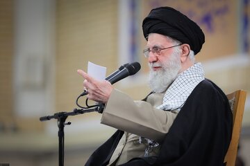 La risposta dell'Imam Khamenei alle minacce dell'America: se qualcuno proverà a fare qualcosa contro di noi, risponderemo con decisione / Washington c