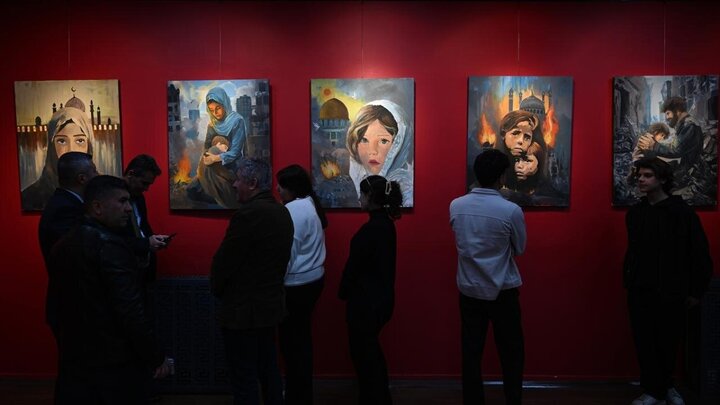 تقرير مصور/ طلاب ثانوية مدرسة في مدينة تركية يتضامنون مع غزة من خلال رسم لوحات فنية