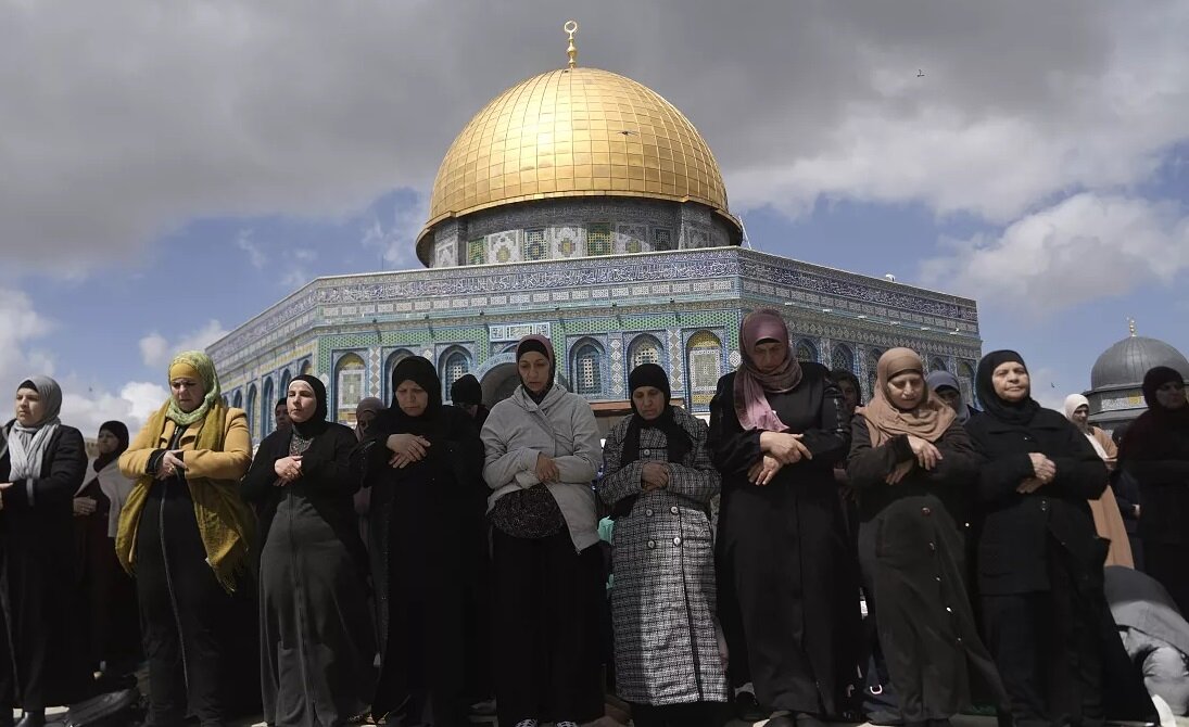 Hamas: Mencegah Jamaah Beri'tikaf di Masjid Al-Aqsa adalah Eskalasi Perang Agama Hamas: Mencegah Jamaah Beri'tikaf di Masjid Al-Aqsa adalah Eskalasi Perang Agama