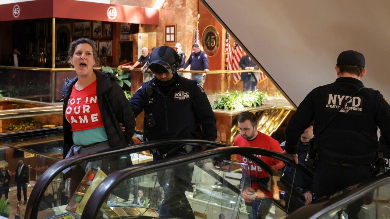 图文直击 | 纽约声援巴勒斯坦学生抗议者遭警方镇压