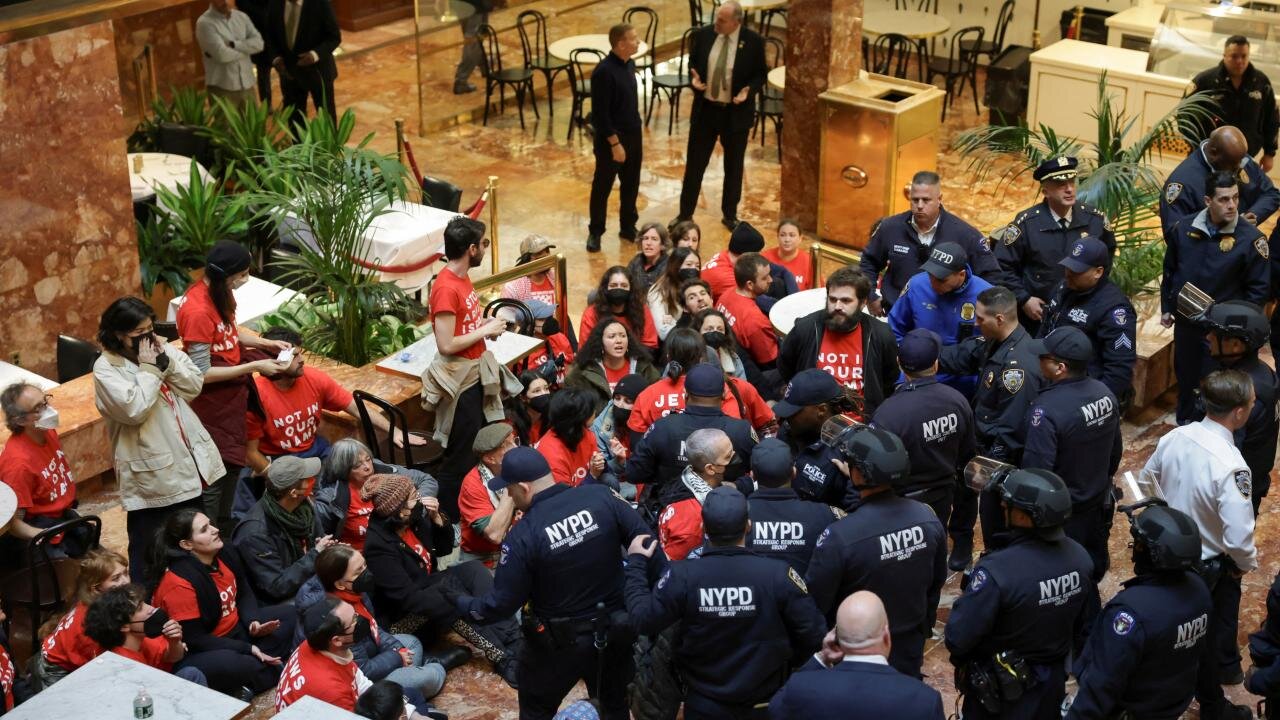 图文直击 | 纽约声援巴勒斯坦学生抗议者遭警方镇压