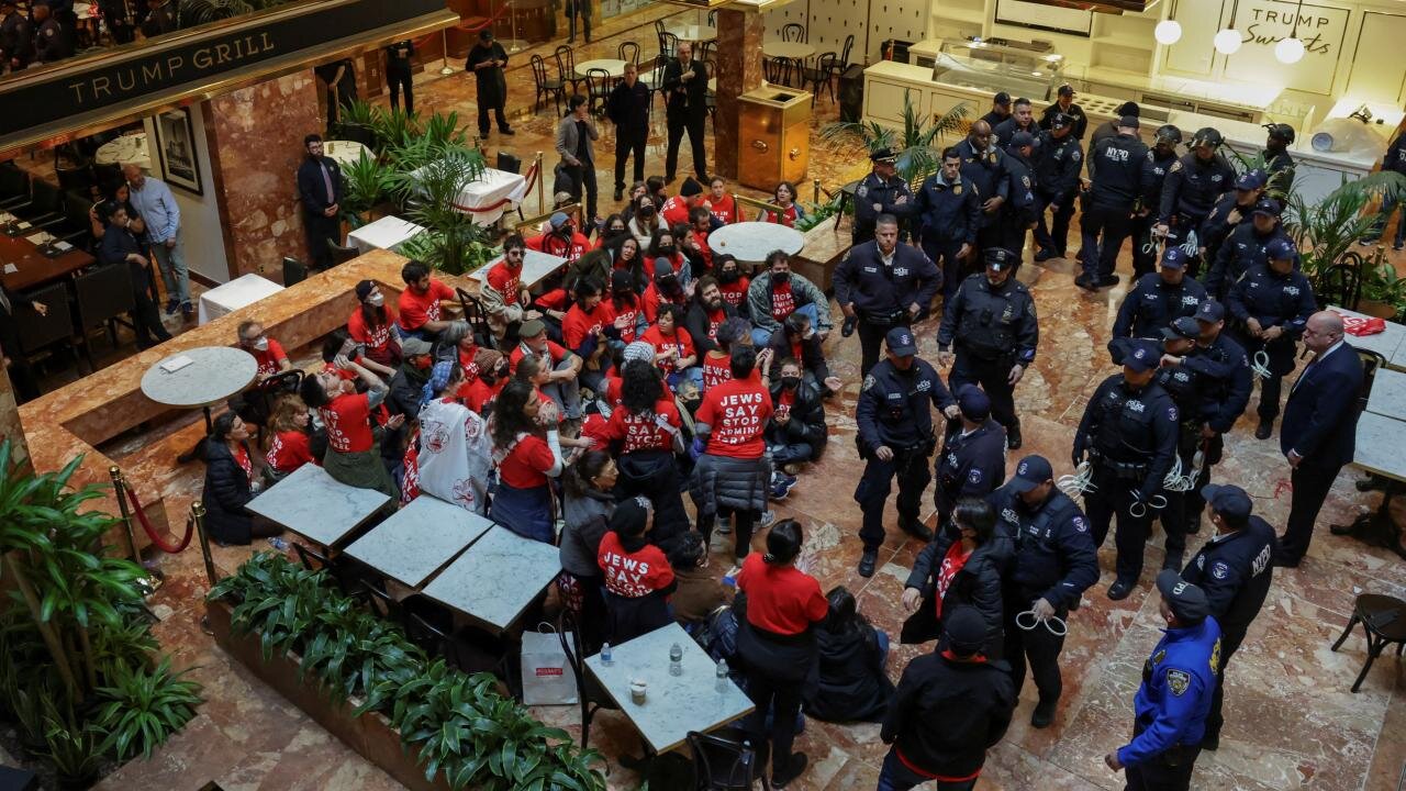 图文直击 | 纽约声援巴勒斯坦学生抗议者遭警方镇压