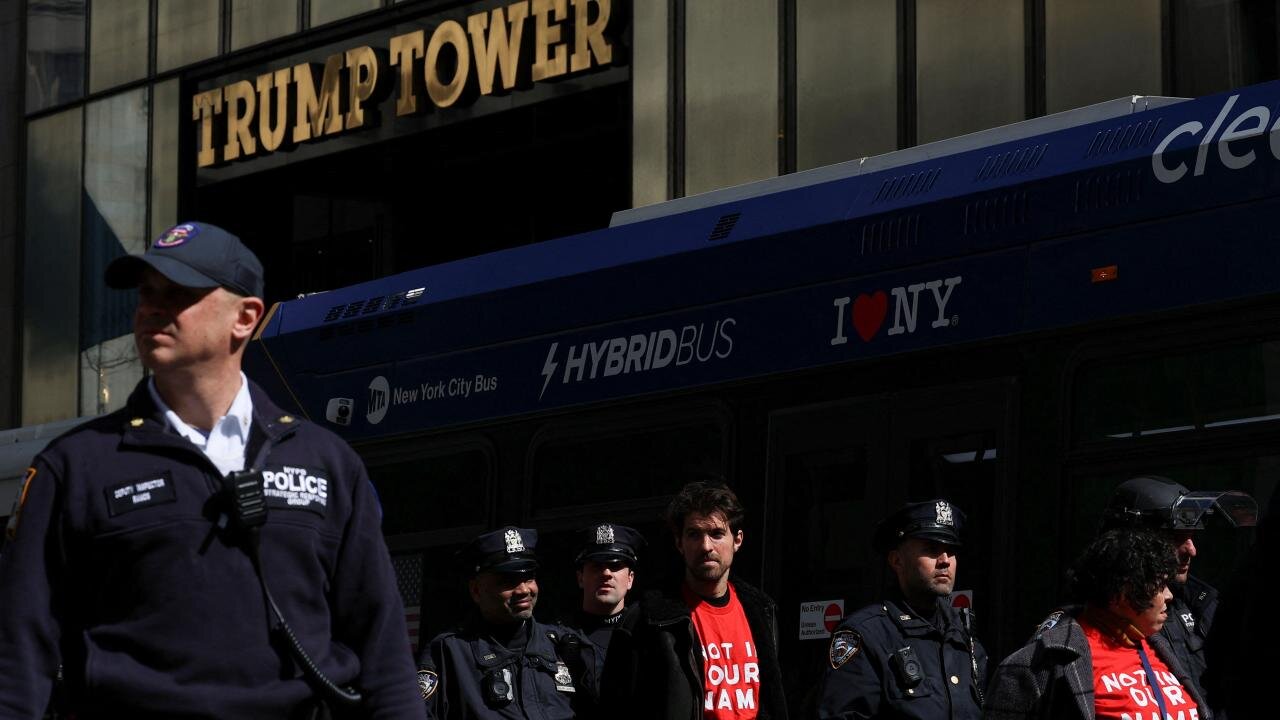 图文直击 | 纽约声援巴勒斯坦学生抗议者遭警方镇压