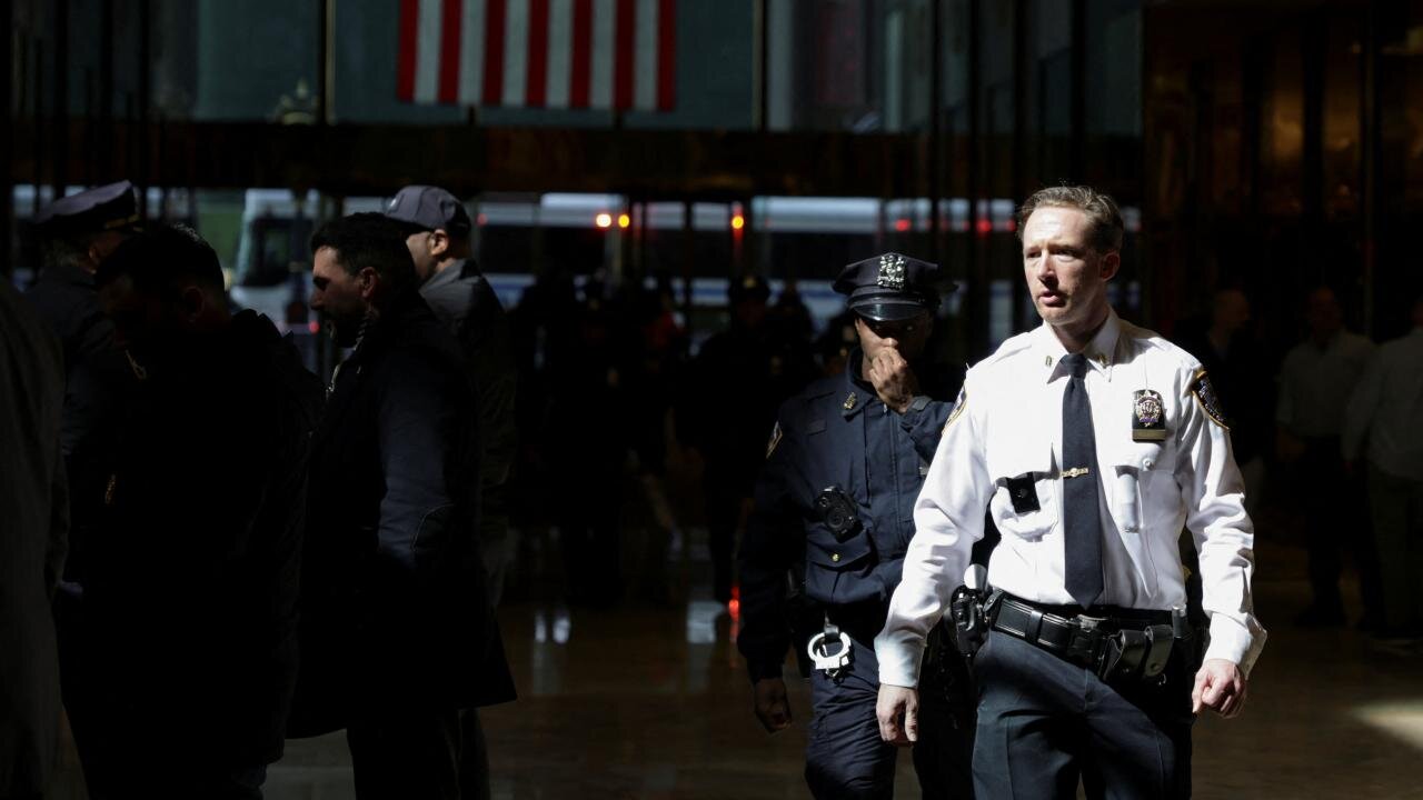 图文直击 | 纽约声援巴勒斯坦学生抗议者遭警方镇压