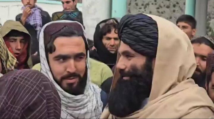 مقام ارشد طالبان پس از ۵۲ روز در انظار عمومی حاضر شد + فیلم