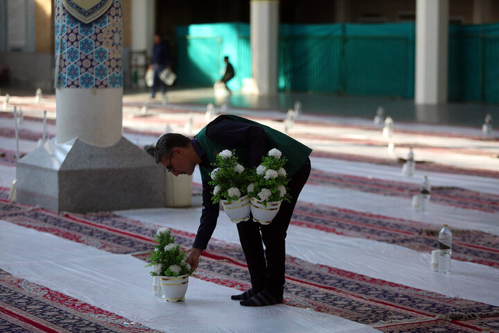 Rapora Wêneyên | Di şeva jidayîkbûna Ehlî Beytê de ji bo ziyaretvanên mezargeha Rezewî ya pîroz xwarina fitarê (1)