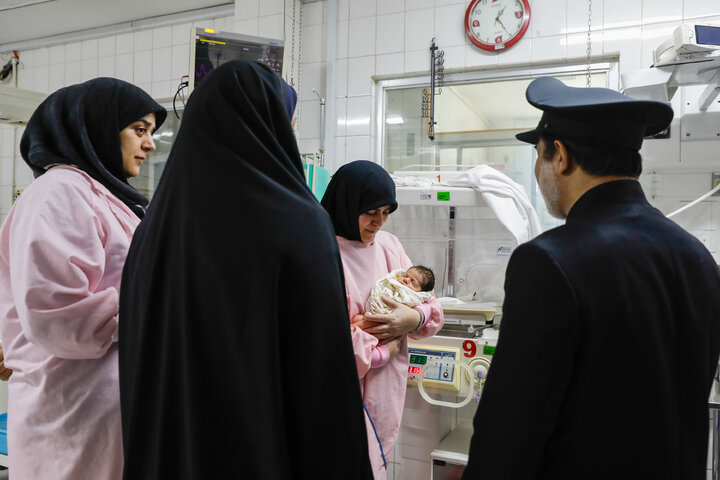 گزارش تصویری | حضور خدام حرم مطهر رضوی در بیمارستان 22 بهمن