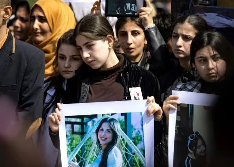 Violência ressurge na Síria e analistas questionam capacidade de governo provisório manter a paz Violência ressurge na Síria e analistas questionam capacidade de governo provisório manter a paz