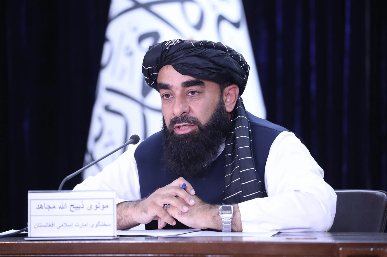 سخنگوی طالبان: یوناما برای رفع تحریم‌ها علیه حکومت افغانستان تلاش کند