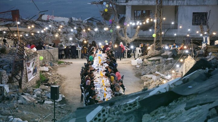 تقرير مصور/ افطار جماعي بين الأنقاض في بلدة كفر شوبا اللبنانية