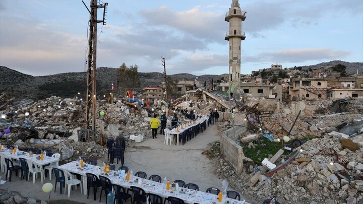 تقرير مصور/ افطار جماعي بين الأنقاض في بلدة كفر شوبا اللبنانية