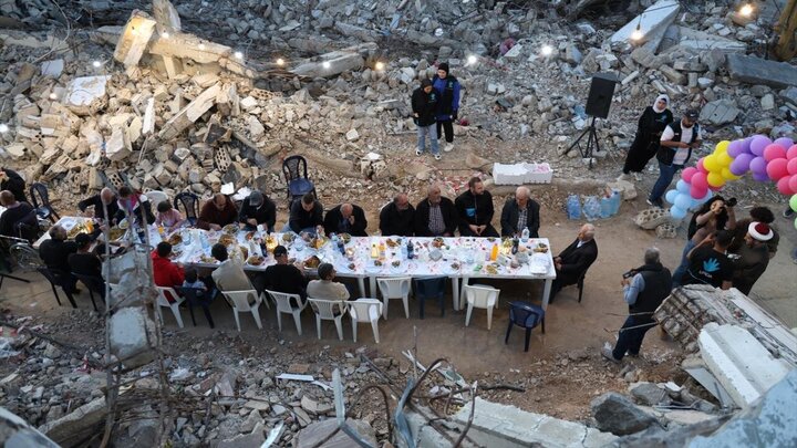تقرير مصور/ افطار جماعي بين الأنقاض في بلدة كفر شوبا اللبنانية