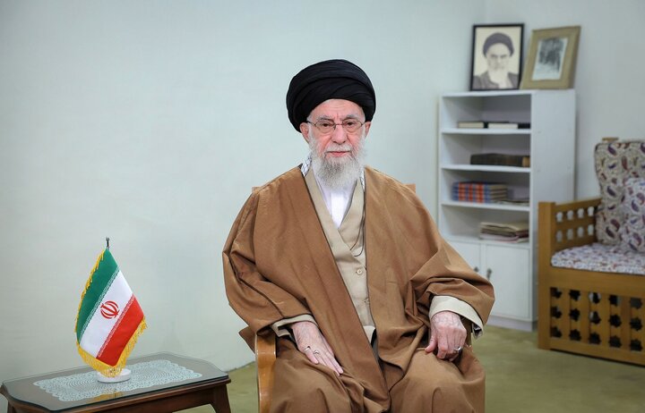 نگاهی به احکام پوشش و آرایش طبق فتاوای رهبر معظم انقلاب