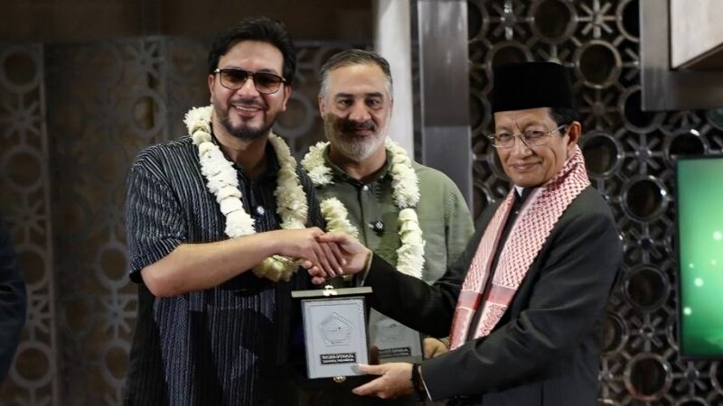 Sambutan Hangat Warga Indonesia atas Tilawah Qari Iran; Al Quran Dekatkan Hati Dua Bangsa