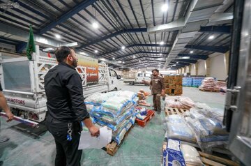 العتبة العلوية تجهز عشرات المواكب بالمواد الغذائية اللازمة لتقديم الخدمات لزائري أمير المؤمنين (ع) بمناسبة شهادته(ع)