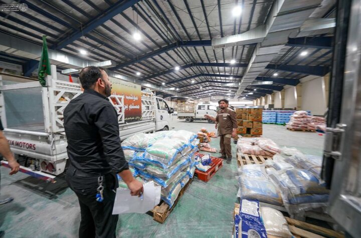 العتبة العلوية تجهز عشرات المواكب بالمواد الغذائية اللازمة لتقديم الخدمات لزائري أمير المؤمنين (ع) بمناسبة شهادته(ع)