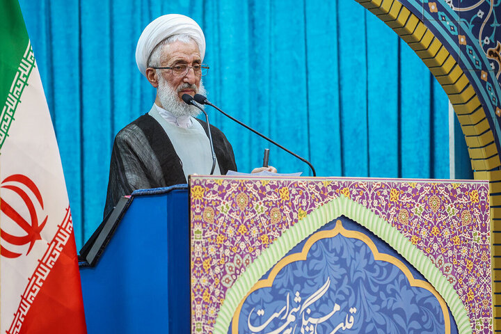 خطيب جمعة طهران: الاستثمار الانتاجي يتبعه بناء البلاد وتقدمها