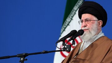 Imam Khamenei: Jika Mereka Melakukan Kejahatan terhadap Bangsa Iran, Niscaya Menerima Tamparan Keras