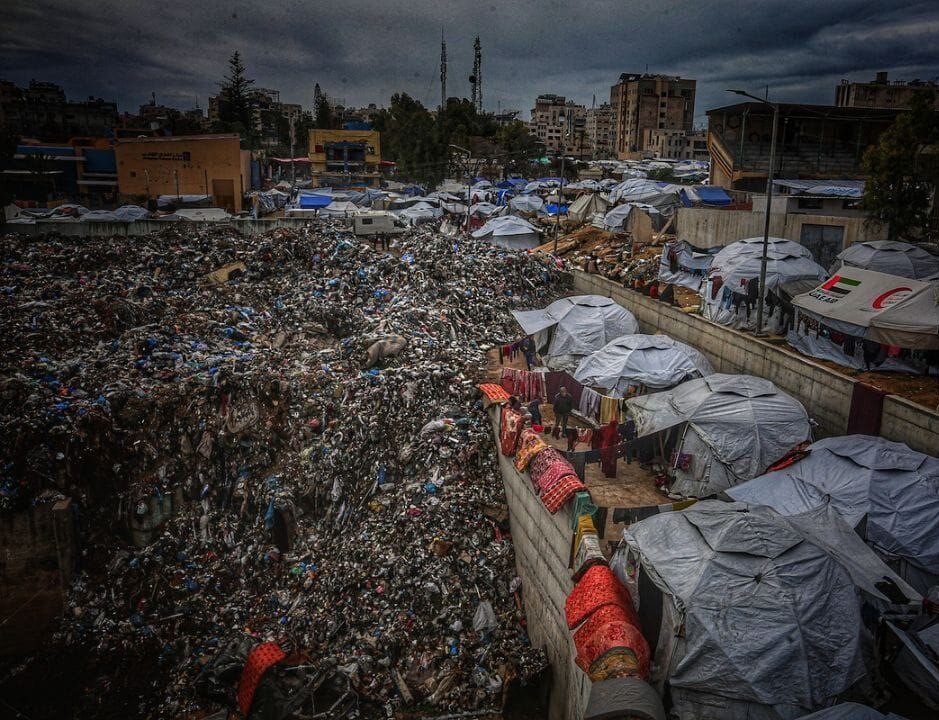 شرایط دشوار و غیرقابل تحمل مردم نوار غزه/ اردوگاهی در میان زبالهها + تصاویر