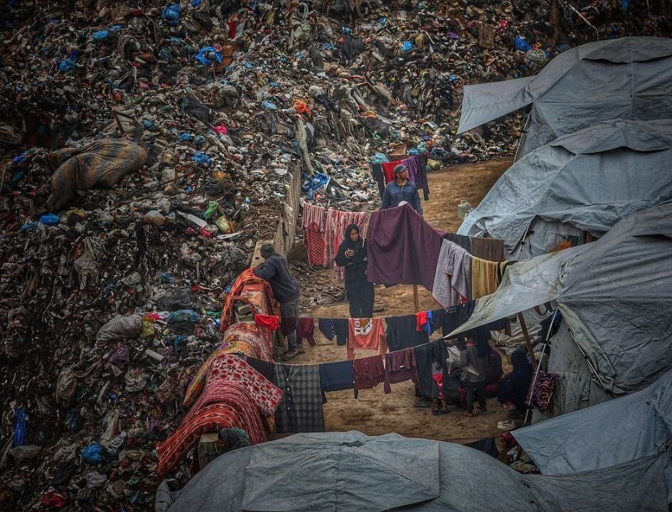 شرایط دشوار و غیرقابل تحمل مردم نوار غزه/ اردوگاهی در میان زبالهها + تصاویر