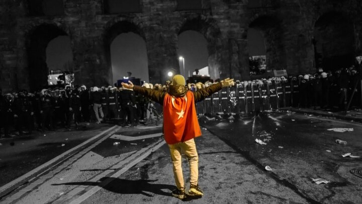 «Мы идем назад»; что говорят турецкие аналитики о кризисе с арестом мэра Стамбула?