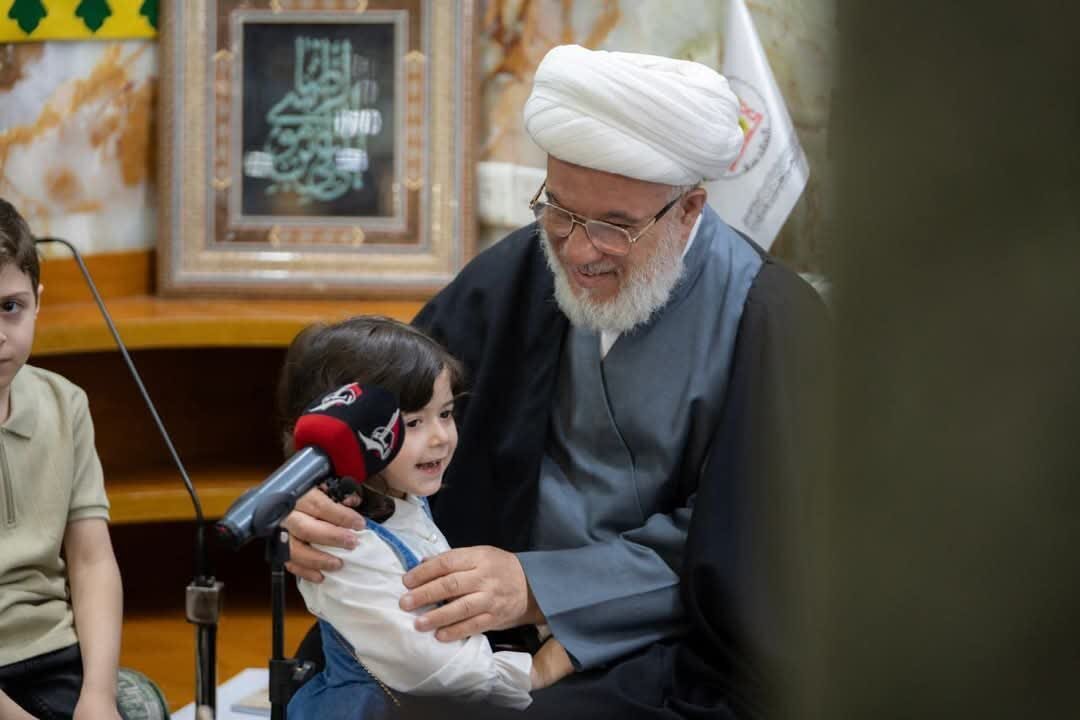 دیدار نماینده آیتالله سیستانی با خانوادههای فلسطینی در کربلا