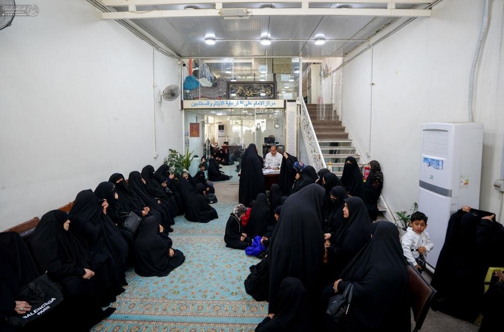 العتبة العلوية تمنح 2500 عائلة محتاجة 10 آلاف قسيمة شرائية بمناسبة عيد الفطر المبارك+(صور)